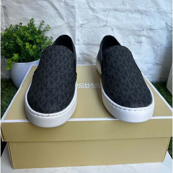 MICHAEL MICHAEL KORS
Women's Keaton Slip-On Logo
Sneakers size 8.5
BLACK LOGO - Picture 6 of 16